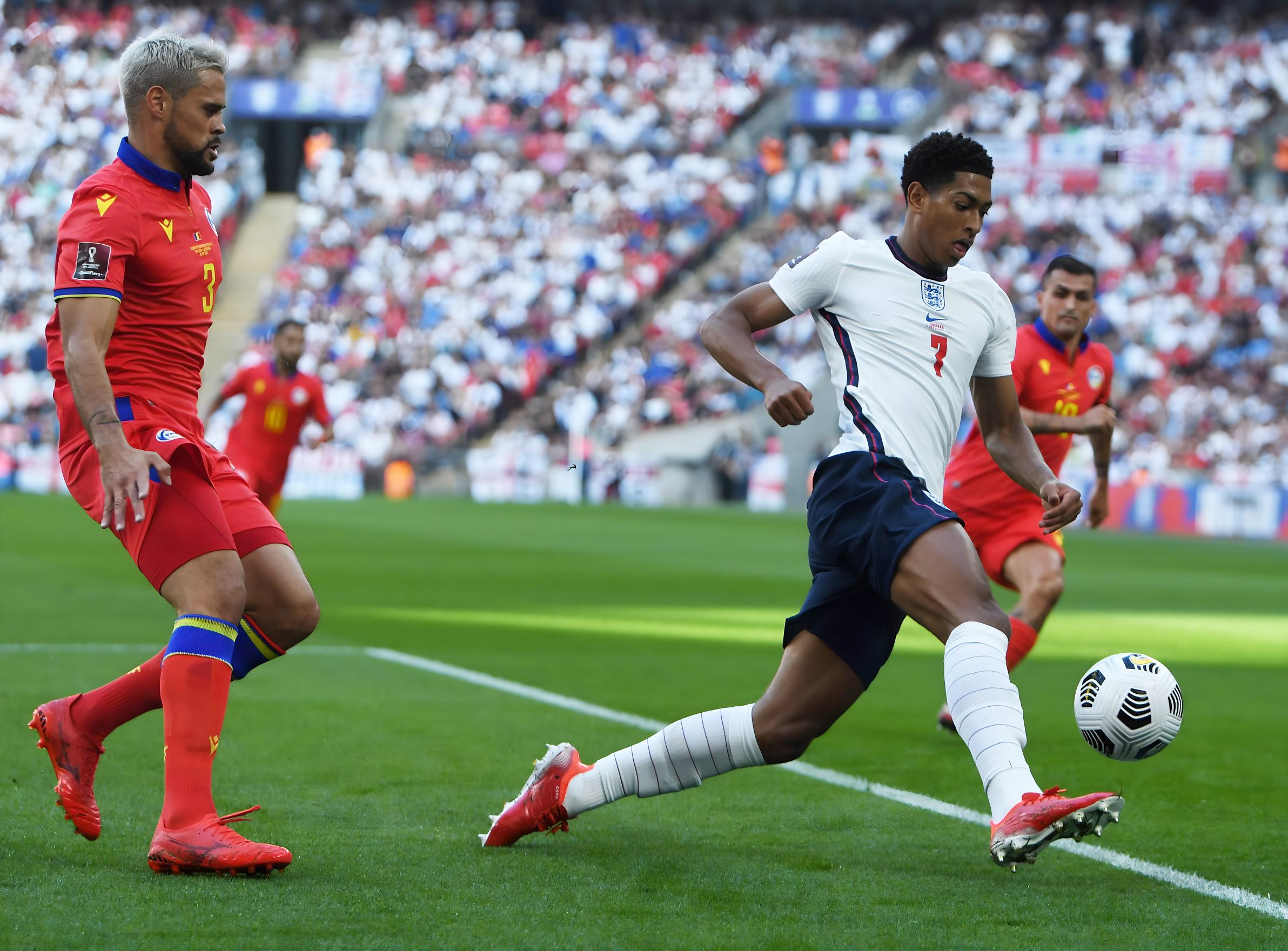 激烈和较小 激烈和较小