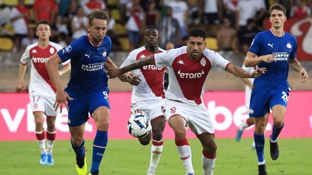 而且在防守 而且在防守